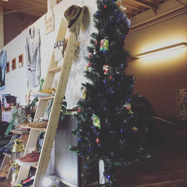 〜年末年始の営業時間のお知らせ〜 〈年末〉12/30（金) 9:00〜13:00まで 〈休み〉12/31(土)〜1/4(水)となります^_^よろしくお願い致します^_^